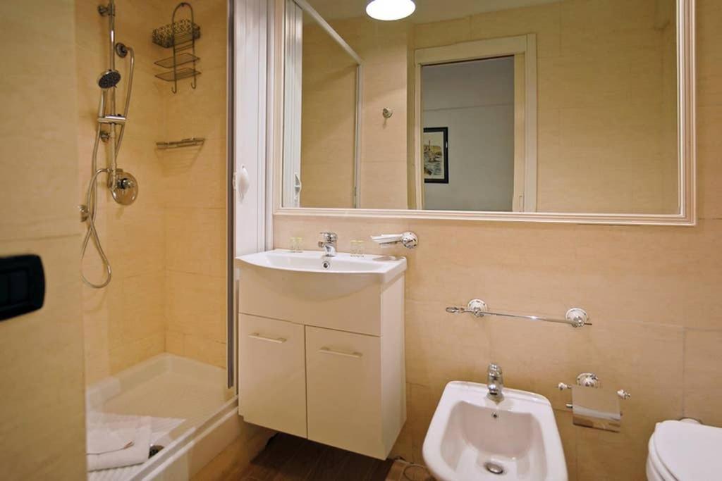 Vatican Luxury Apartment With Terrace - 7 People ローマ エクステリア 写真